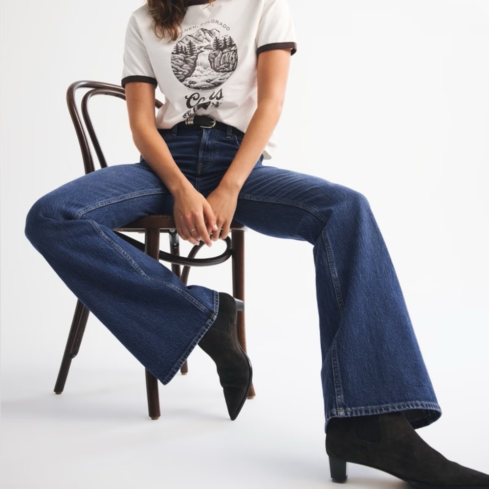 Abercrombie & Fitch Women’s The 70s Vintage Flare
Ultra High Rise - Dark Size 28